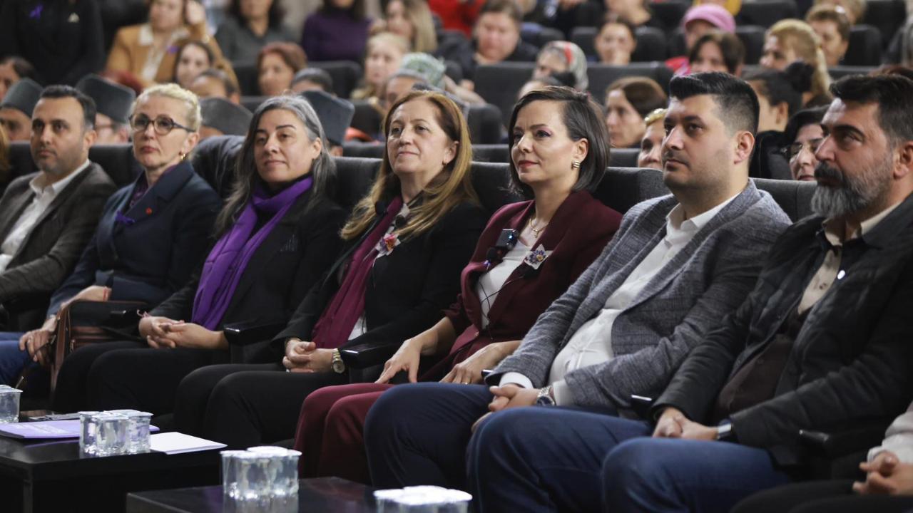 Karabağlar ‘da Kadın ve Demokrasi Forumu