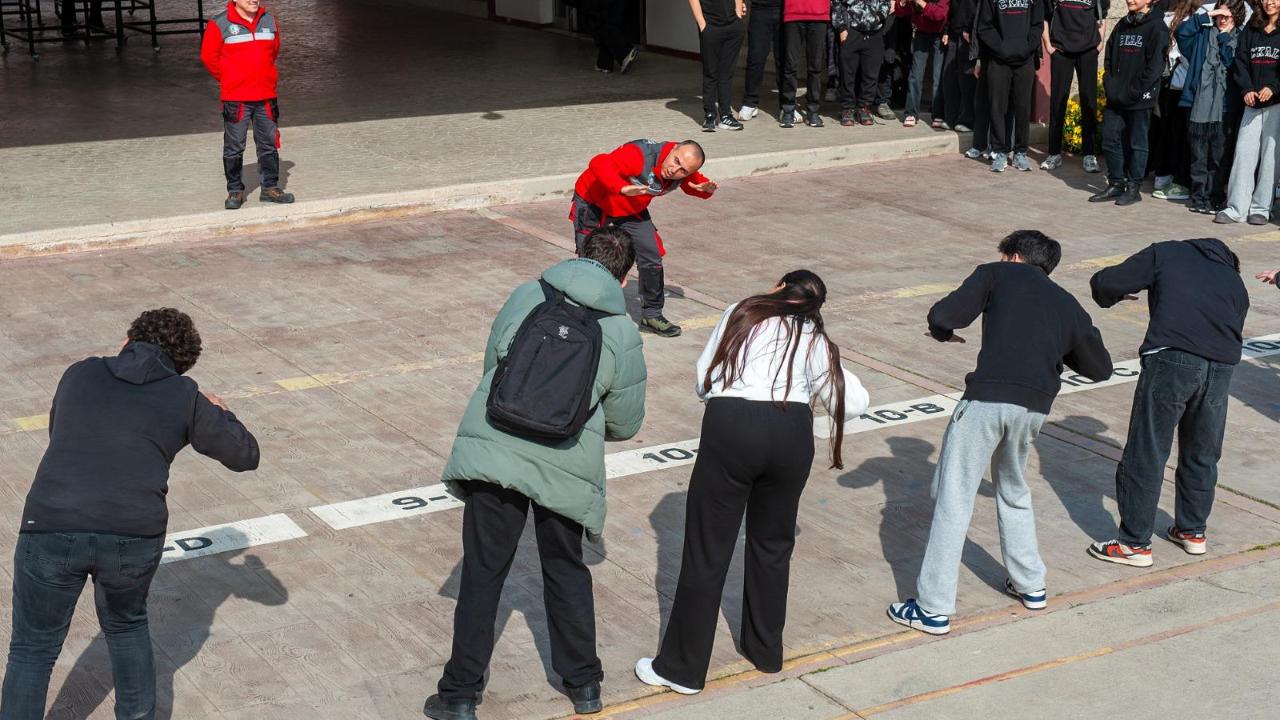 Karşıyakalı gençler afetlere karşı bilinçleniyor