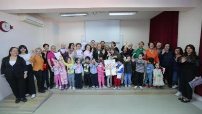 Konak’ın İleri Yaş Merkezi’nde 7'den 70'e bayram neşesi