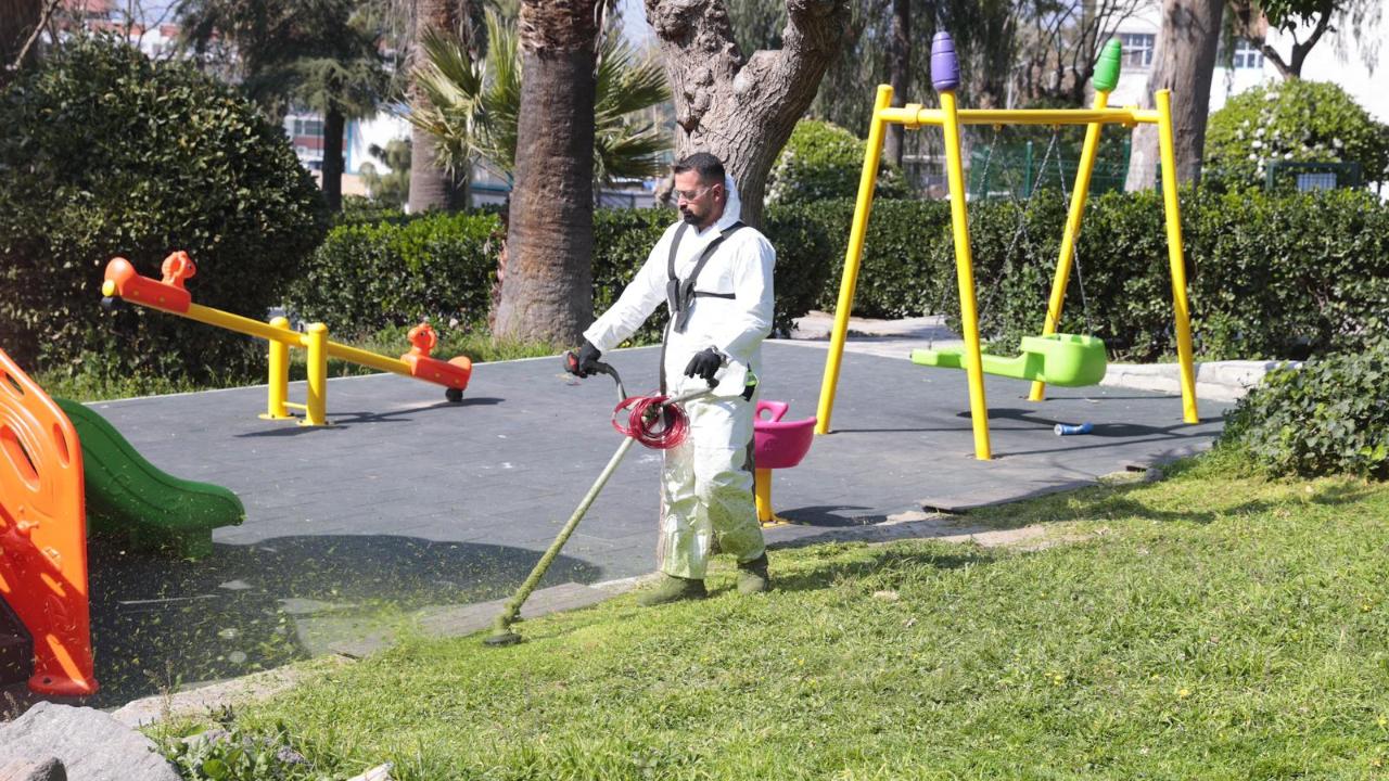 Konak’ın parkları bayramda çiçek gibi