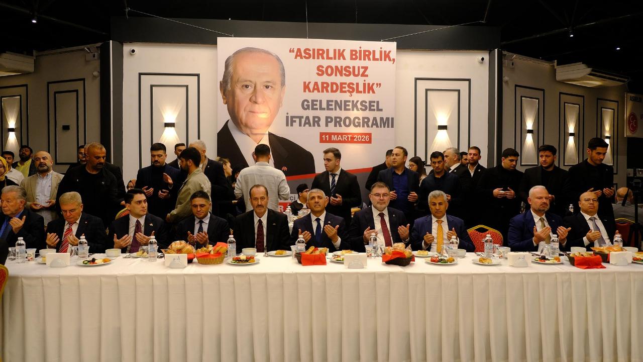 MHP İzmir geleneksel iftar programında buluştu