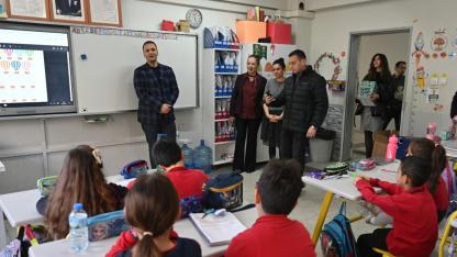 Ömer Eşki Hayat Bilgisi dersinde yerel yönetimleri anlattı