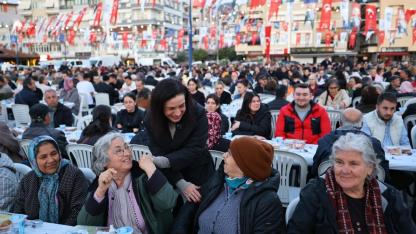 Selçuk'ta iftar sofrası dayanışma ile kuruldu