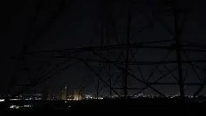 Tahran karanlığa gömüldü