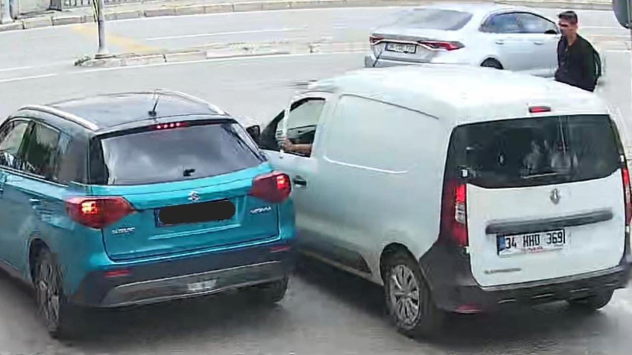 Trafikte dehşet anları: Beyzbol sopasıyla saldırdılar