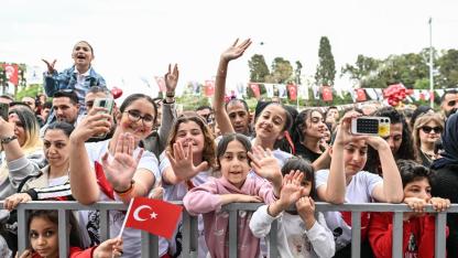 23 Nisan coşkusu İzmir'i sardı