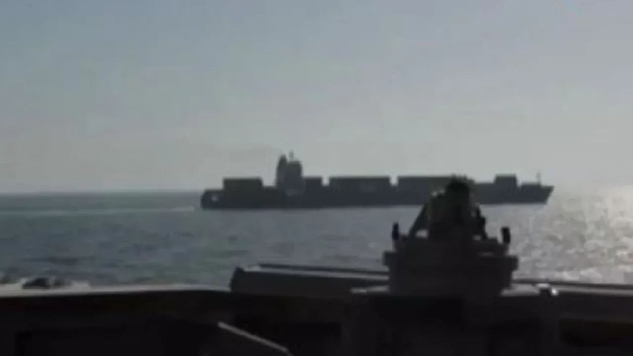 ABD ordusu, ablukaya uymayan gemiyi vurduğunu duyurdu