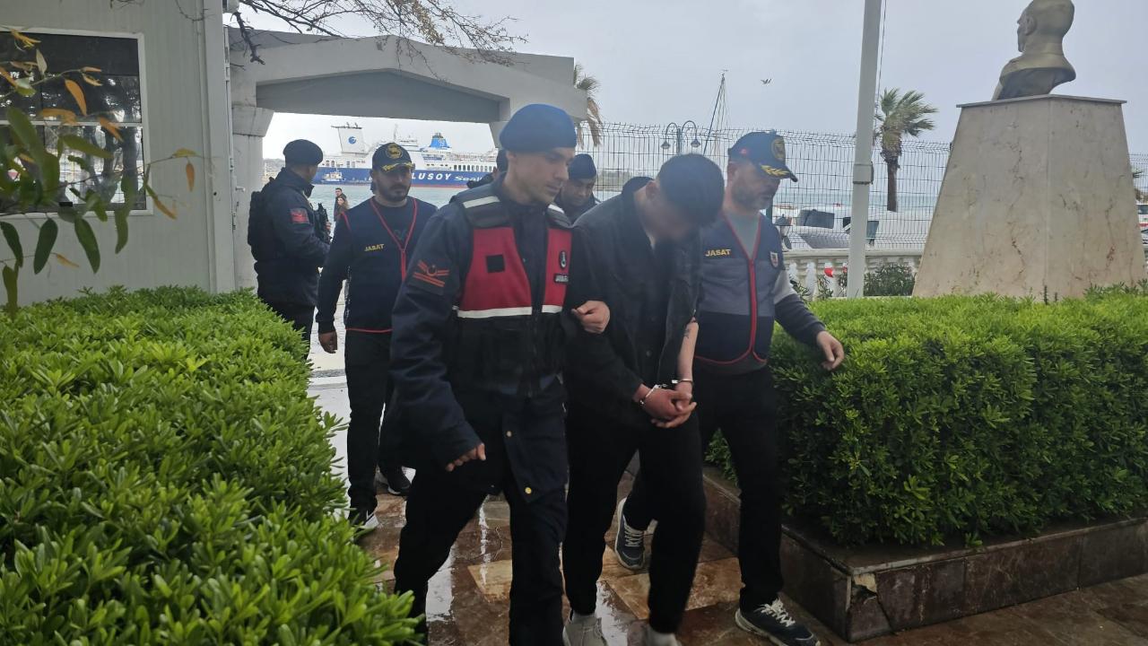 Araçlara dadanan hırsızlar, 35 kamera incelenerek yakalandı