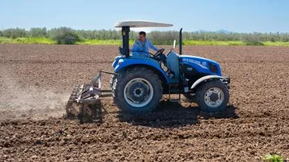 Başkan Kırgöz traktör başında