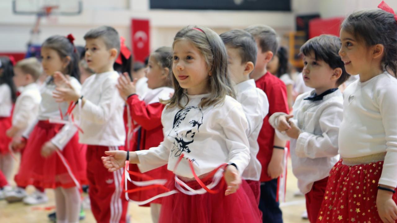 Bayraklı’da 23 Nisan Programlarına Yoğun Katılım