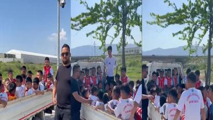 Belediye çocukları açık kamyonette maça götürdü