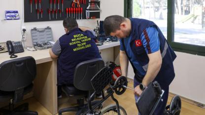 Buca’da engelsiz ulaşım hizmeti yenilendi