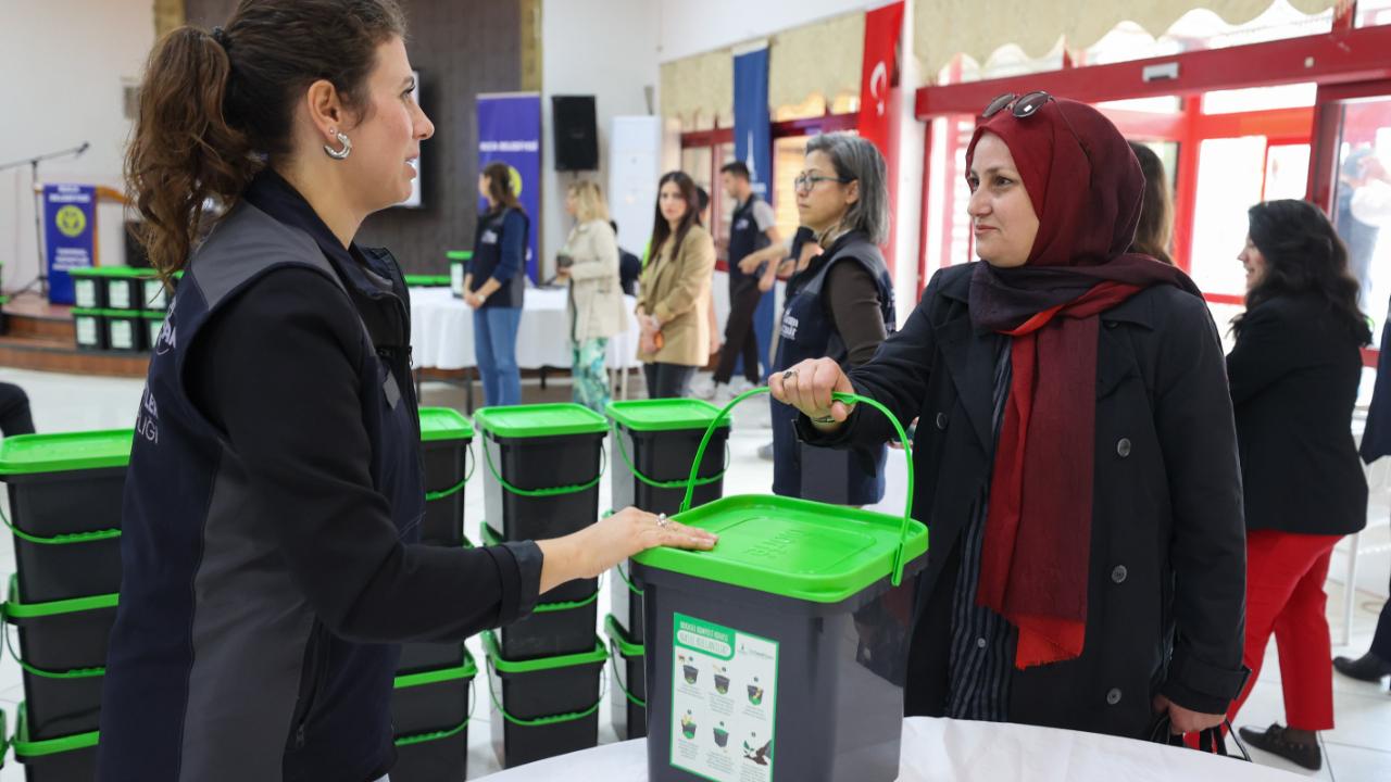 Buca’da mutfak atıkları toprağa hayat verecek