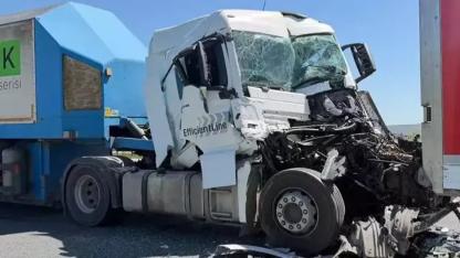 Çatalca'da 3 aracın karıştığı zincirleme kaza