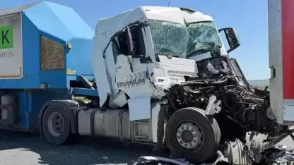 Çatalca'da 3 aracın karıştığı zincirleme kaza