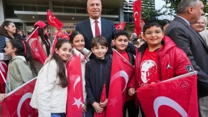 Gaziemir’de 23 Nisan coşkusu kortejle taçlandı