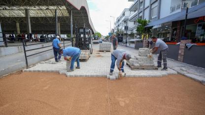 Gaziemir’de yol ve kaldırımlar yenilendi