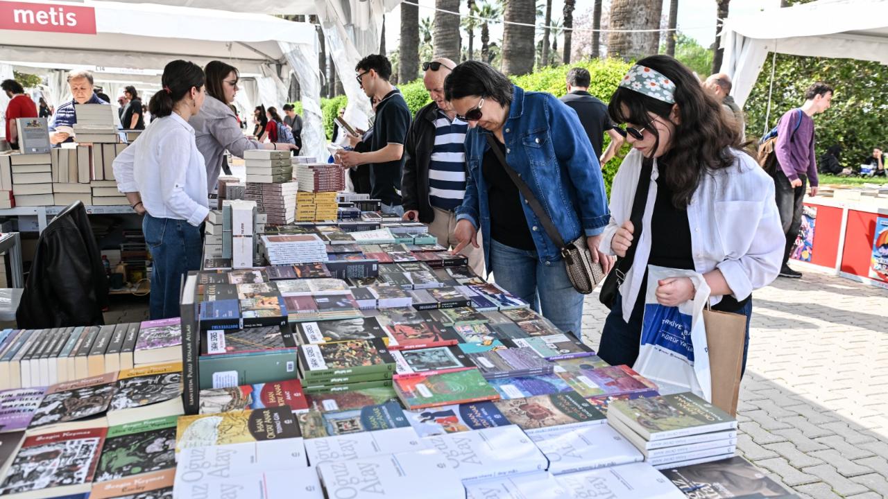 İZKİTAP öğrencilerin buluşma noktası oldu