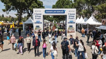 İZKİTAP’ta edebiyat şöleni yaşanıyor