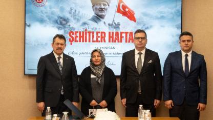 İzmir Adliyesi'nde şehit yakınları unutulmadı