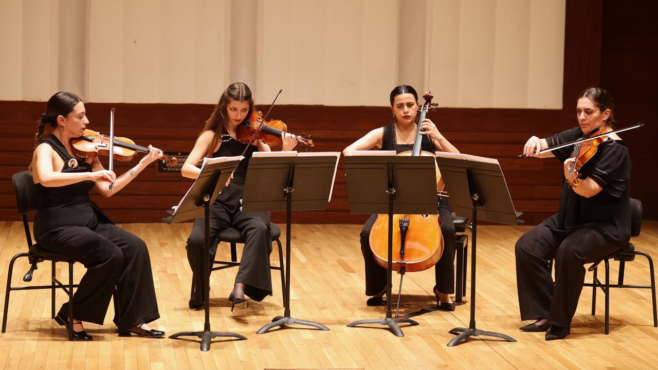 İzmir Oda Orkestrası yine ayakta alkışlandı