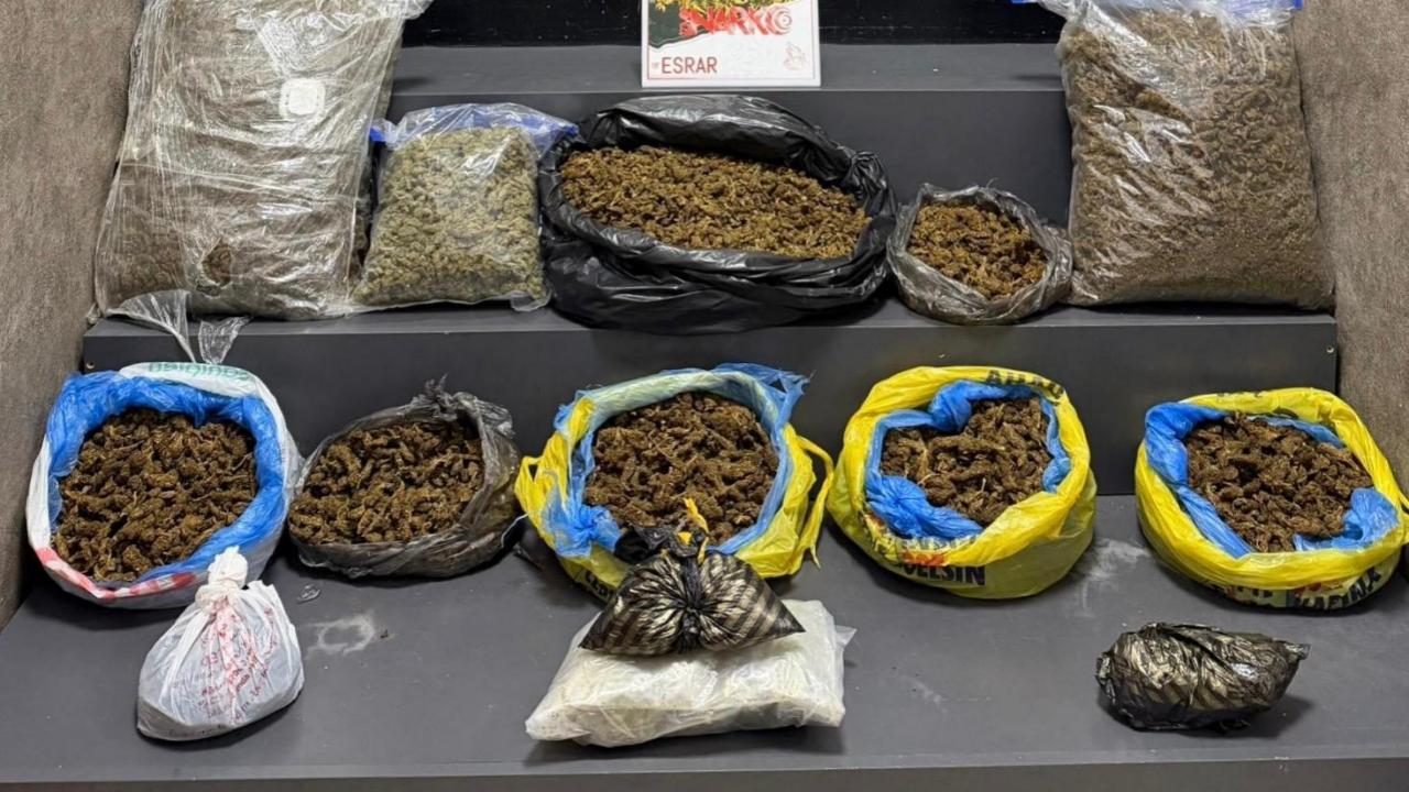 İzmir'de 16 kilo 550 gram esrar ele geçirildi