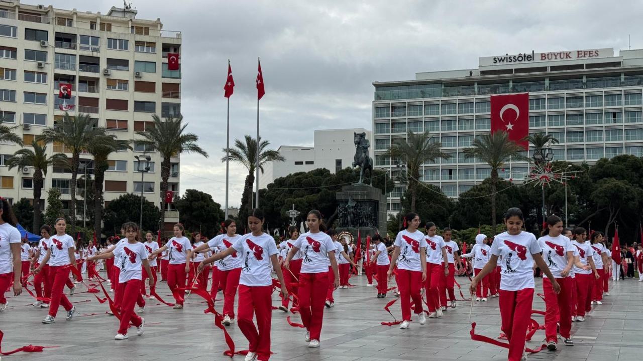 İzmir’de 23 Nisan coşkusu