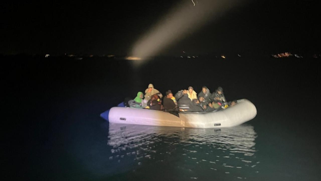 İzmir'de 9'u çocuk 25 düzensiz göçmen yakalandı