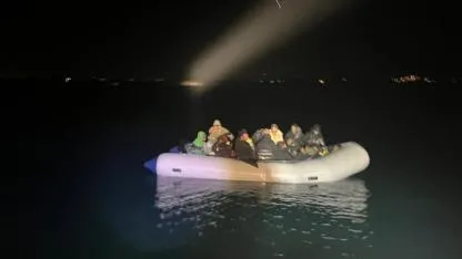 İzmir'de 9'u çocuk 25 düzensiz göçmen yakalandı