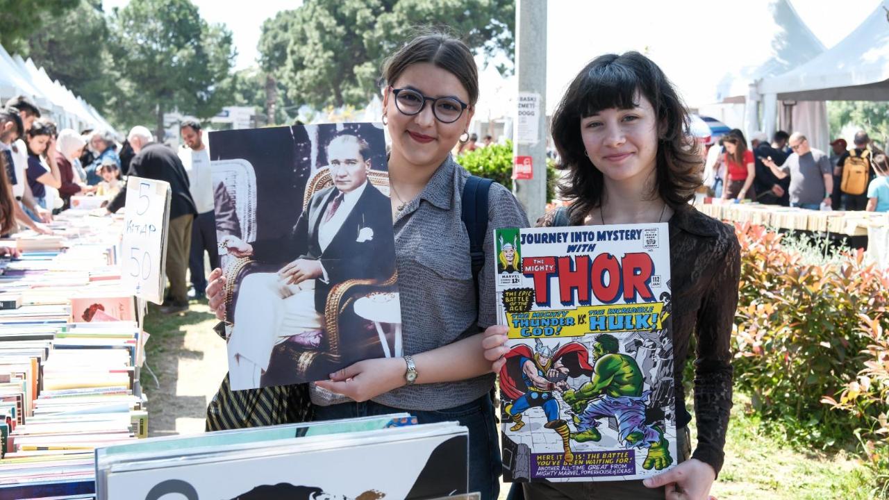 İzmir’de edebiyatın kalbi Kültürpark’ta attı