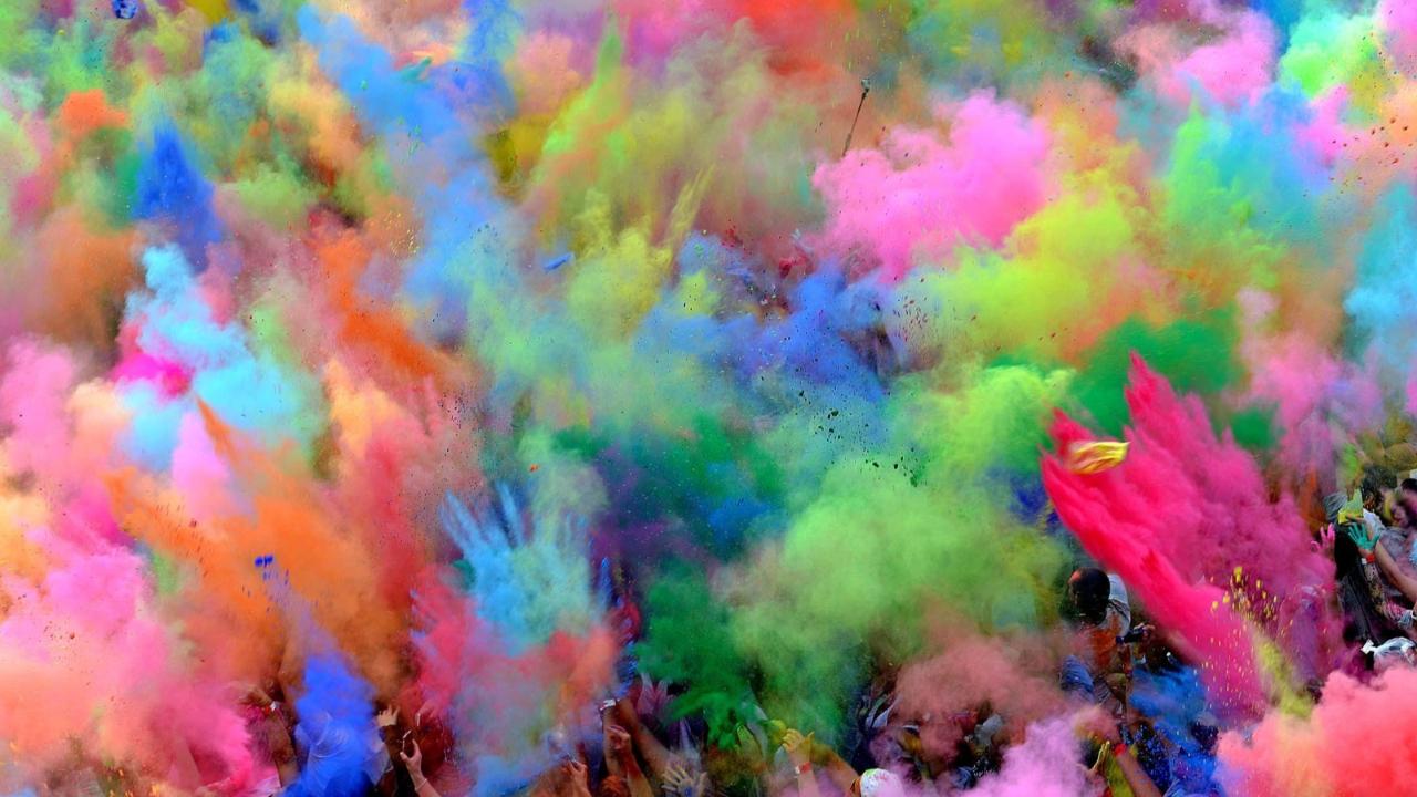 İzmir’de Holi Boya Satışı Hız Kazandı