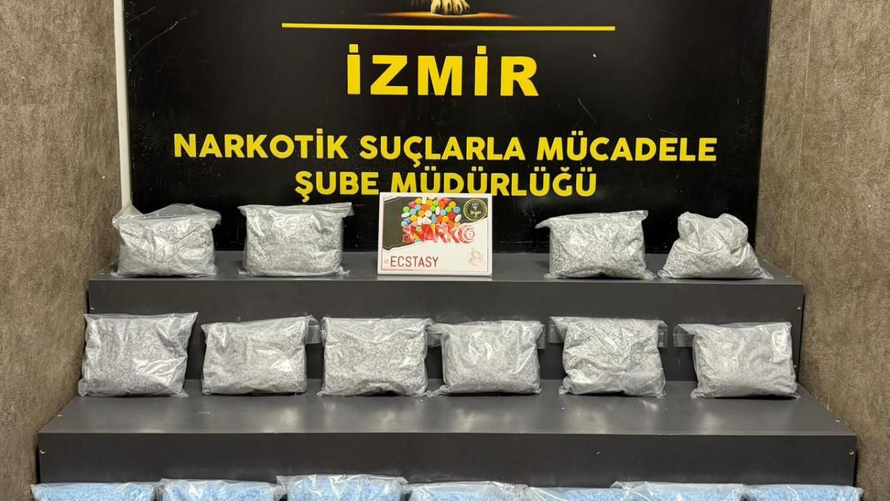 İzmir'de iki ayrı uyuşturucu operasyonunda 3 tutuklama