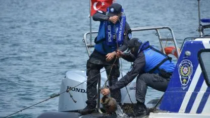 İzmir'de kaçak ahtapot tuzakları imha edildi