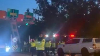 İzmir'de kaza yapan araçta yangın çıktı