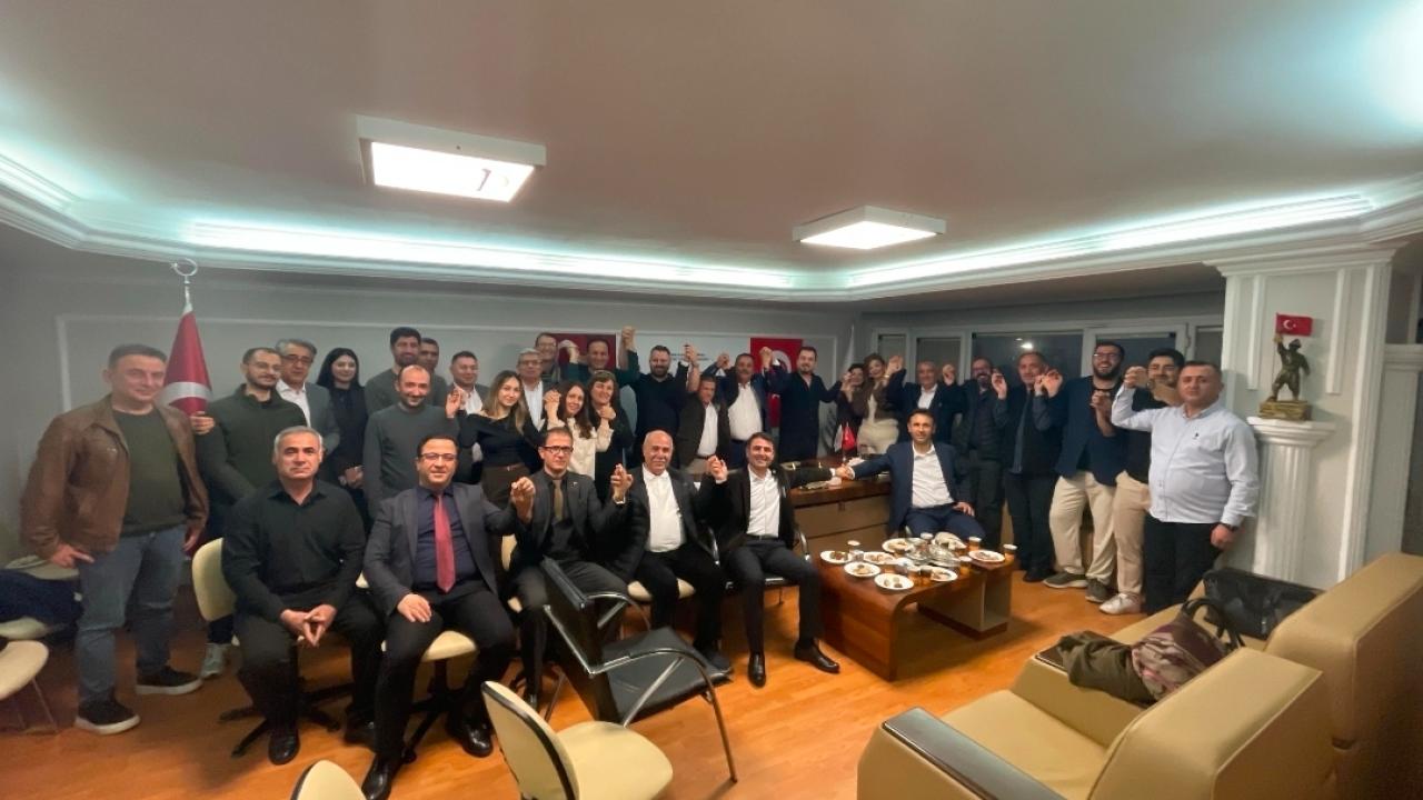 İzmir’de Maraşder güven tazeledi, Safa Narlı yeniden Başkan