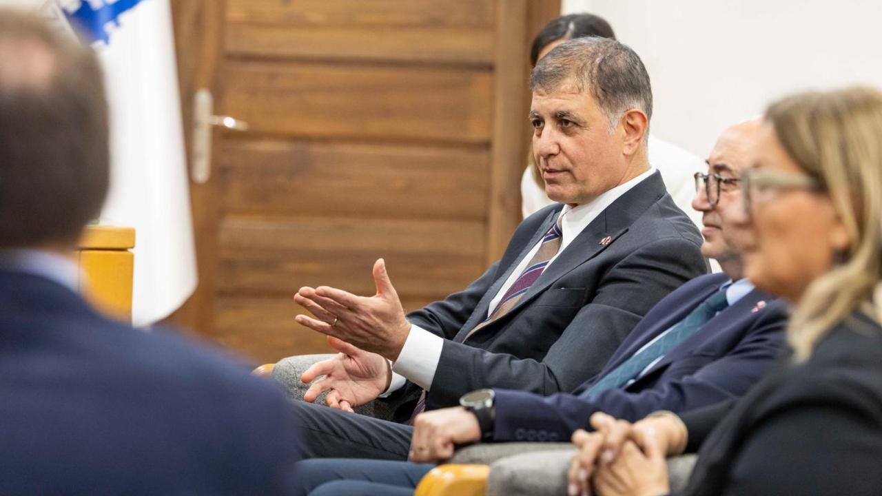 İzmir’in Fransa şehirleriyle bağı güçleniyor