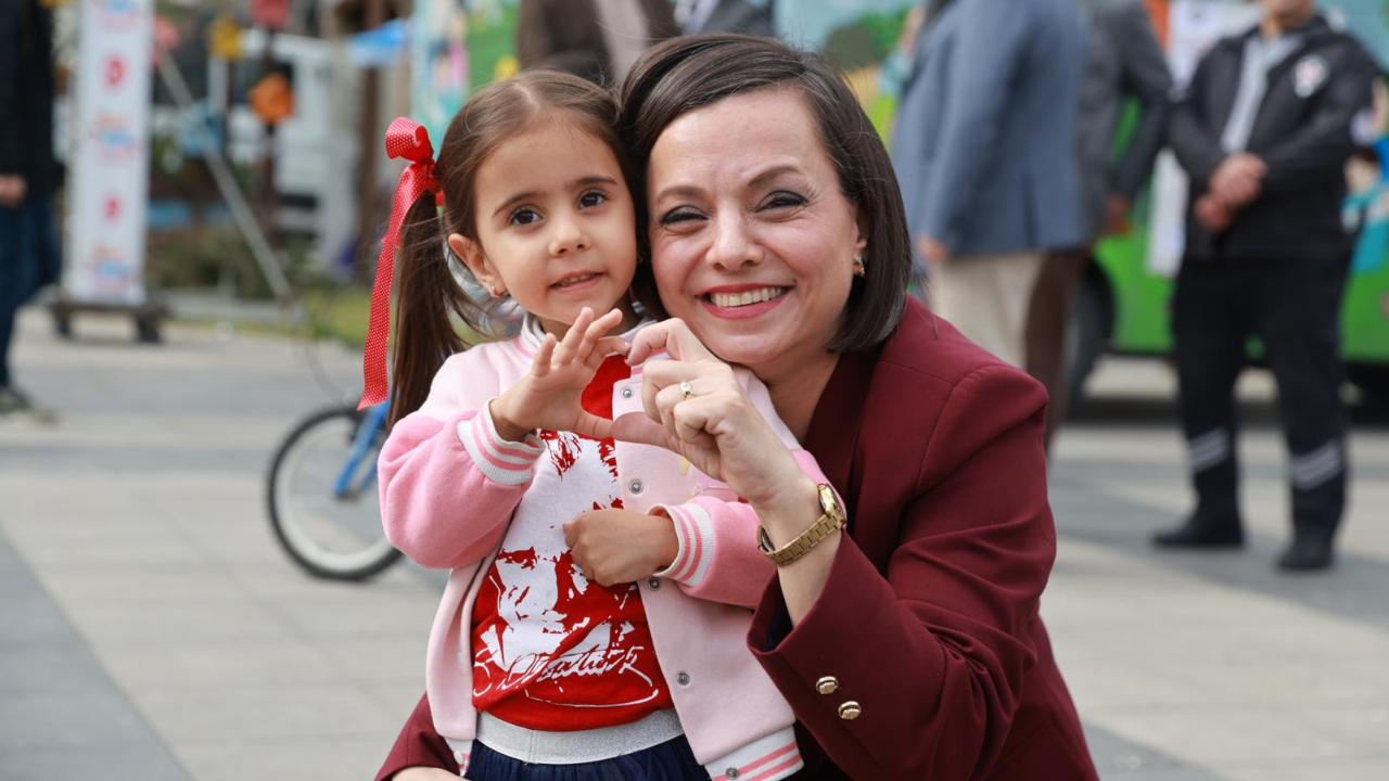 Karabağlar ’da Çocuk Şenliği tüm ilçeyi sardı