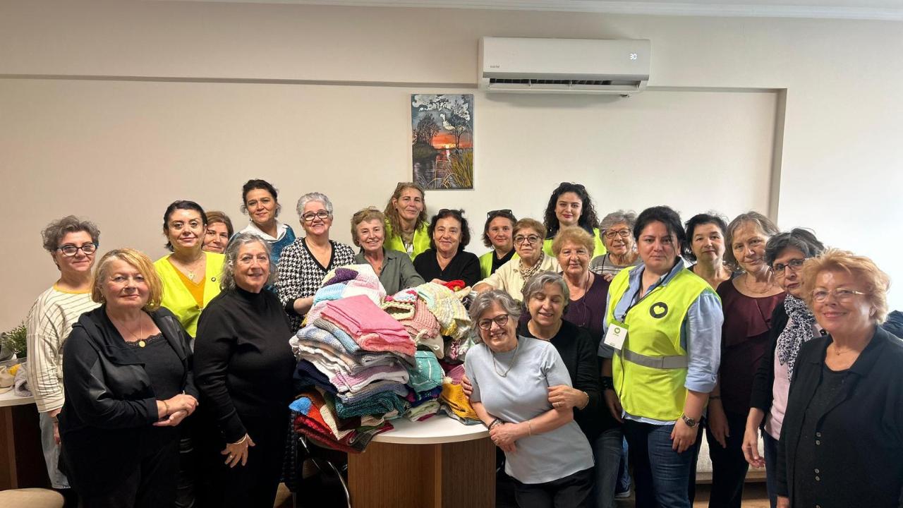 Karşıyaka’nın çınarlarından yürekleri ısıtan dayanışma örneği