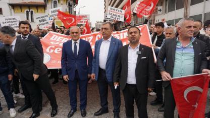 Kemeraltı esnafı otopark sorunu nedeniyle kepenk kapattı