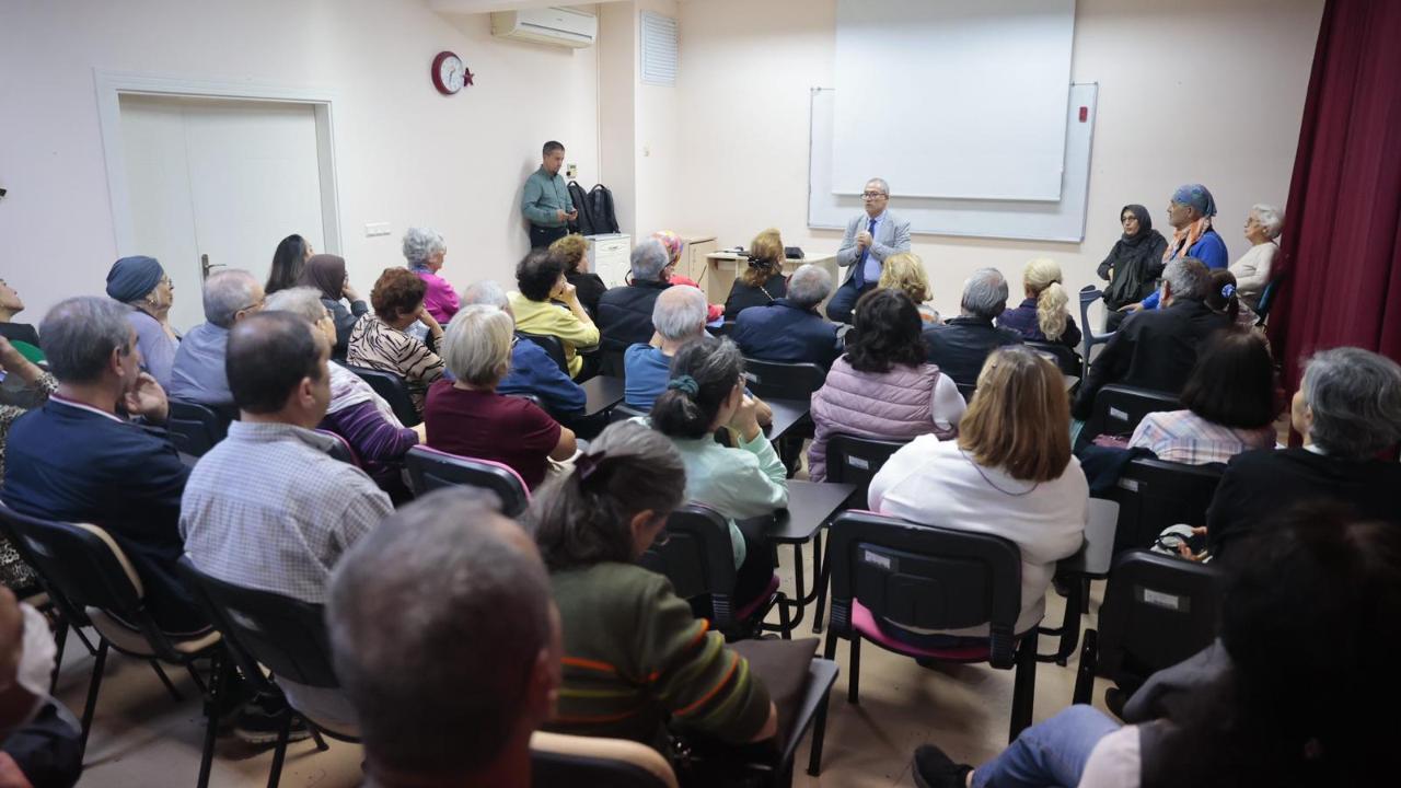 Konak’ın İleri Yaş Merkezi’nde hareketli yaşam semineri