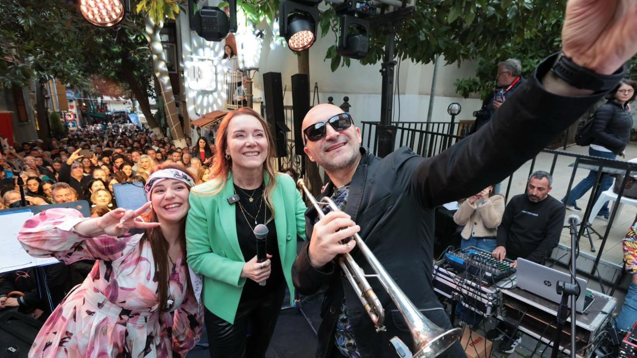 Konak’tan Dario Moreno için unutulmaz şenlik