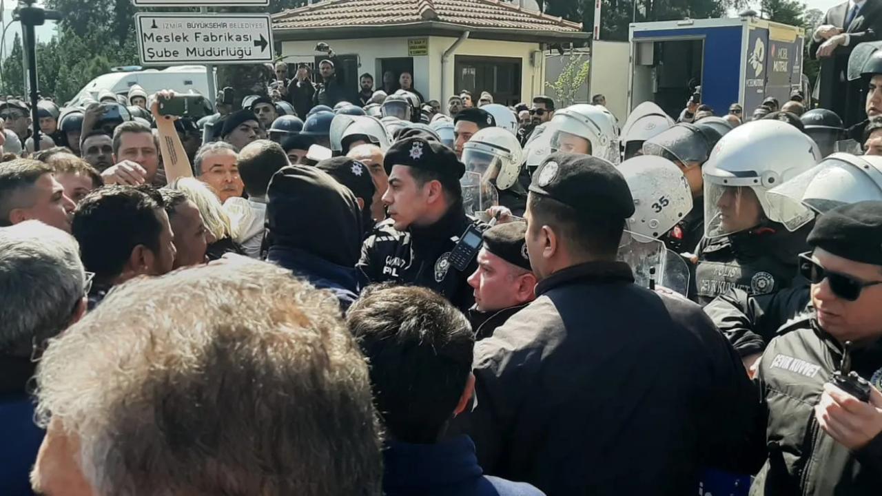 Meslek Fabrikası önünde biber gazlı müdahale