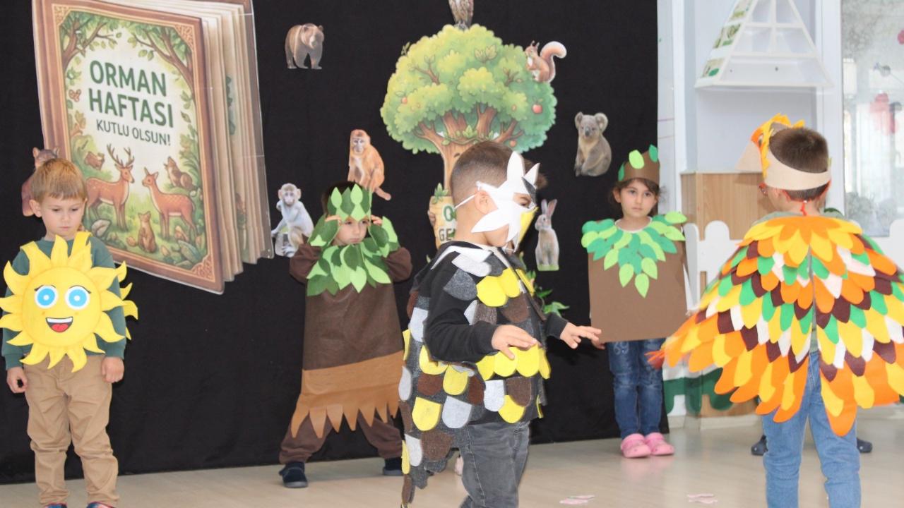 Ödemiş'te minik öğrencilere kitap kurdu madalyası