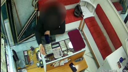 On bilezik için anne ve oğlunu katlettiler