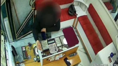 On bilezik için anne ve oğlunu katlettiler