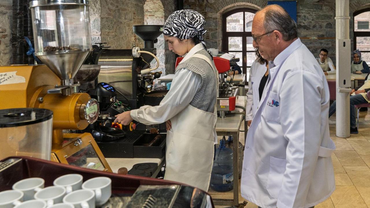 Otizmli gençler barista olma yolunda