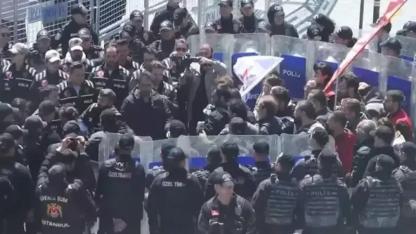 Taksim'de izinsiz gösteriye polis müdahale etti