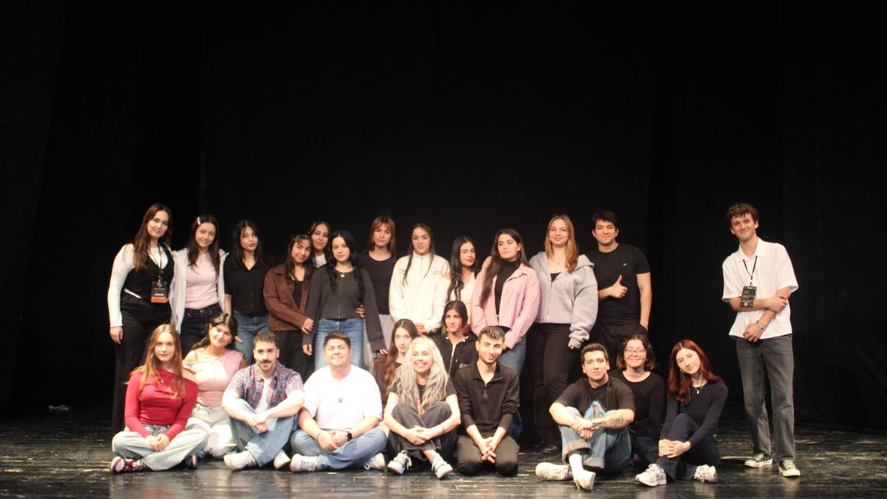 Üniversiteliler tiyatroda buluştu