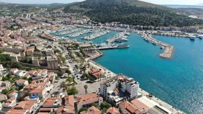Çeşme bayrama hazır