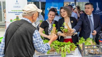 İzmir çiçek açtı, her yer rengârenk oldu